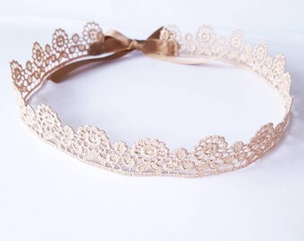 Crown headband in beige lace, beige lace robe