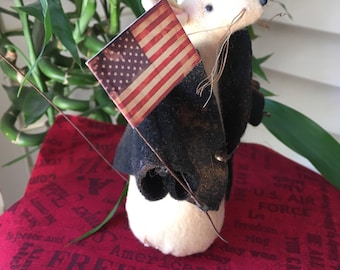 Patriotic Garden Mouse - Folkart/Handmade