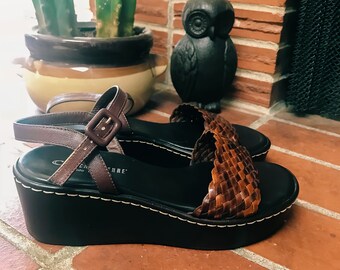La CANADIENNE Platform Sandals