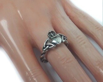Claddagh Ring, Silver Celtic Ring, Claddagh Ring Sterling Silver, Claddagh ring for her, Celtic Claddagh Ring, Oxidized Claddagh Ring