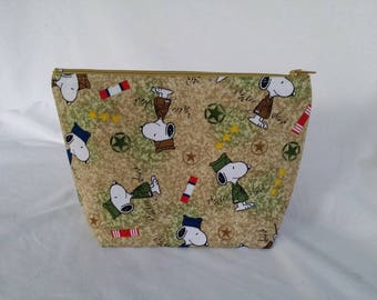 Snoopy Cosmetic Bag / Cosmetic Case / Charlie Brown / Makeup Bag / Zipper Pouch / Bag / Makeup Case / Cosmetic Bag / Pouch / Snoopy