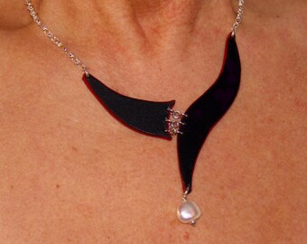 Leather & Pearls, asymmetrical necklace