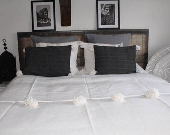 Moroccan pom pom blanket white
