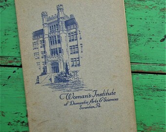 Antique Cookery Book - Hot Breads - Woman's Institute of Domestic Arts & Sciences USA 1918 - vintage recipe booklet - baking cakes biscuits