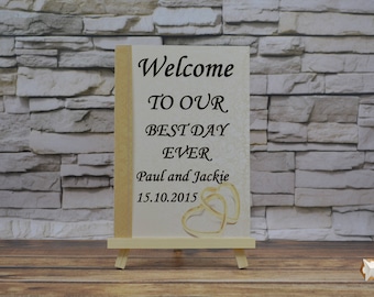 Wooden wedding sign: ,,Welcome to our best day ever'' plus FREE easel 33 cm with chain