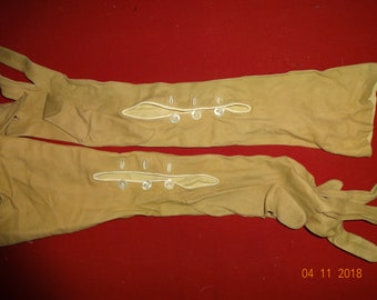 True Vintage 1910 1920's Beige Kid Leather Opera Gloves size 6 mother of pearl buttons
