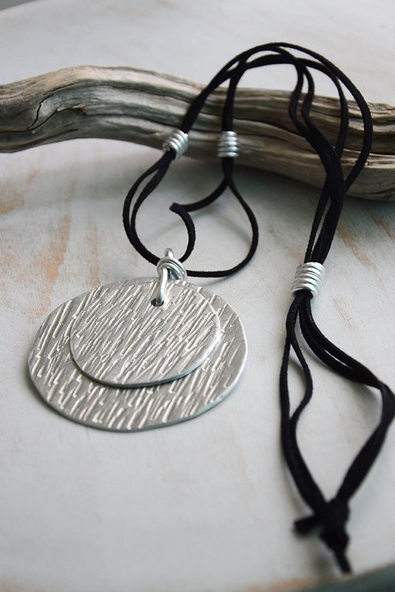 Items similar to Raindrops pendant - Aluminium Necklace - hammered ...