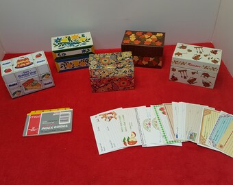 vintage recipe box / recipe card holder / with recipe cards and