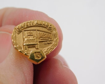 Vintage Gold Tone Preston 151 Trucking Company 15 Years Safety Award dr64