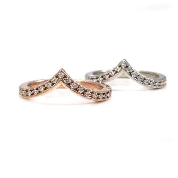 Star Diamond Chevron Wedding Band - Tiny Diamond Pointed Stacking Gold Ring