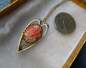 LAST CHANCE SALE!! Vintage Rose Cabochon Necklace