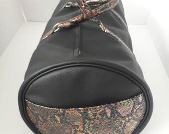 Large Barrel style Duffle/Carry all bag