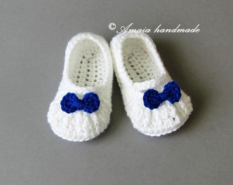 Crochet baby slipper, Baby girl slippers for Newborn to 12 Months, Beautiful white slippers with small bow, Great as an baby shower gift