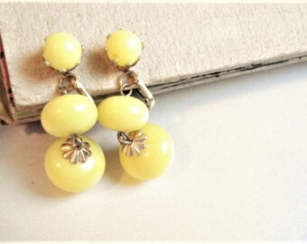 Yellow Earrings Vingtage Yellow Beaded Clip On Earrings Lemon Yellow Dangle Earrings Vintage Jewelry