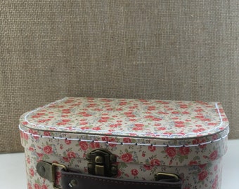 Vintage Style Ditsy Flower Print Suitcase