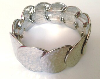 Silver Hammered Disc Elastic Bracelet