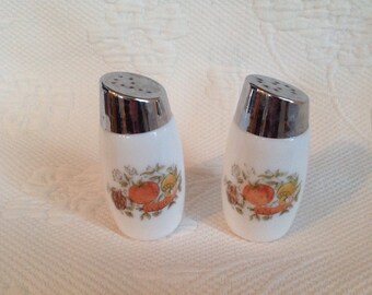 Vintage milkglass salt and pepper shakers Corning Ware "Spice of Life" pattern / / made in the Canada