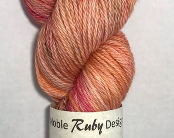 Hand dyed SW Merino worsted yarn - Hibiscus