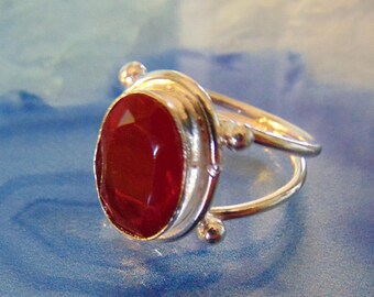 Vintage Garnet and Sterling silver ring.... size 7.5 only