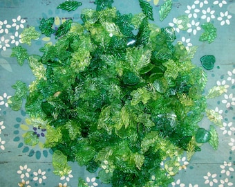 LUCITE ACRYLIC LEAVES-30 Or 50 Beads Per Package-Mixed Leaf-Leaves-Spring Greens-Transparent-Loose Beads-15mm To 25mm-Free Gift In Each Pkg