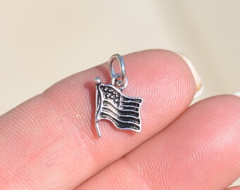 5 Silver American Flag Charms SC2617