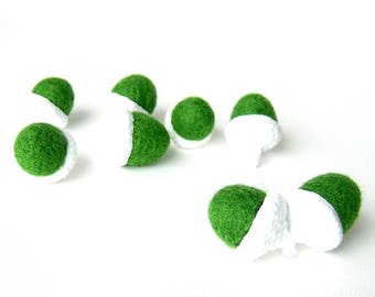 Felted acorns. Set of 8. Table decoration. By LaPoissonnerie