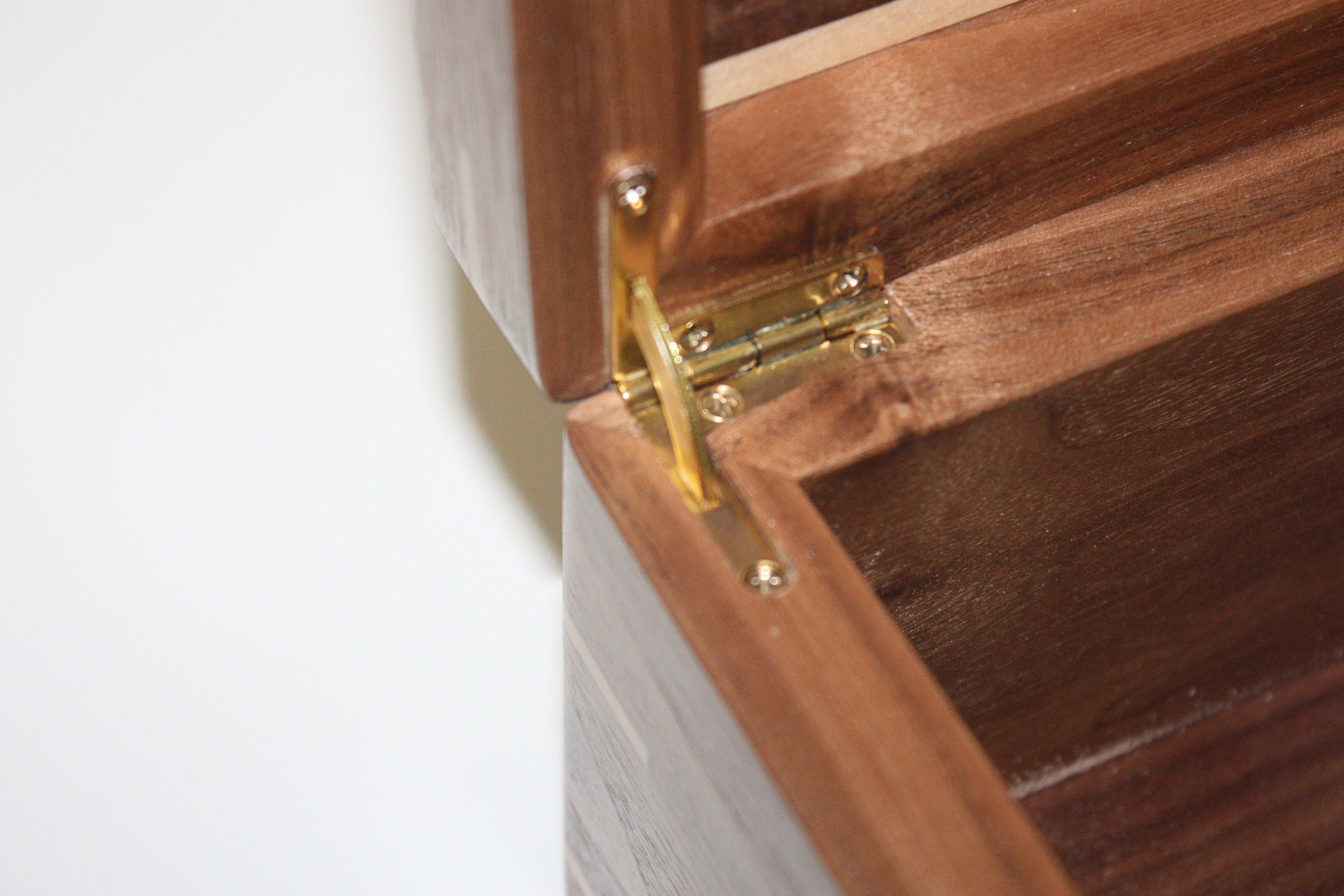 Quadrant hinges