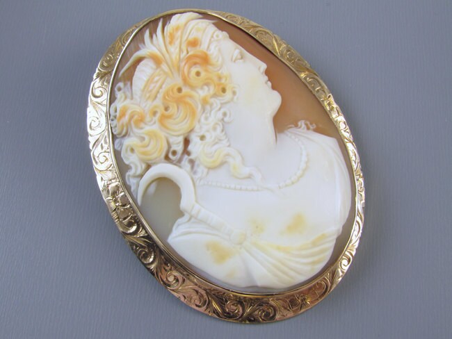 Signed Untermeyer Robbins antique Edwardian rose gold cameo brooch pin pendant. Dated and signed Fred to Lillian, 1913 on the back.