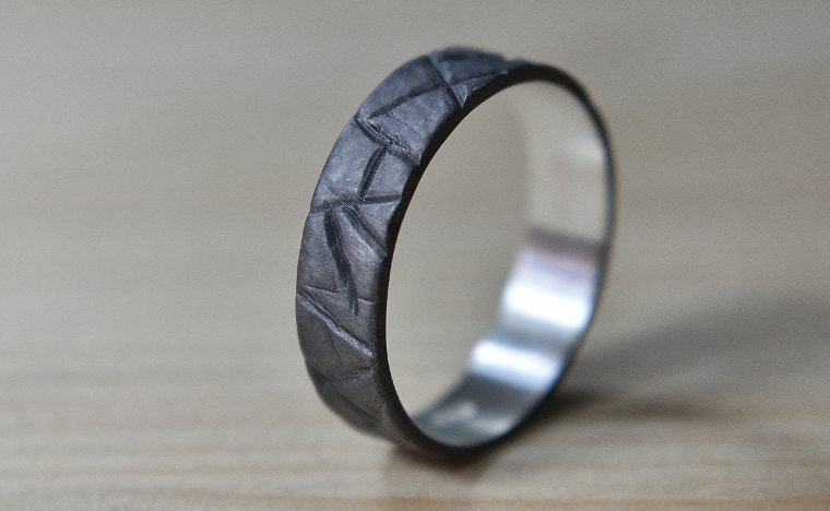 Rustic_black_ring_lrplana