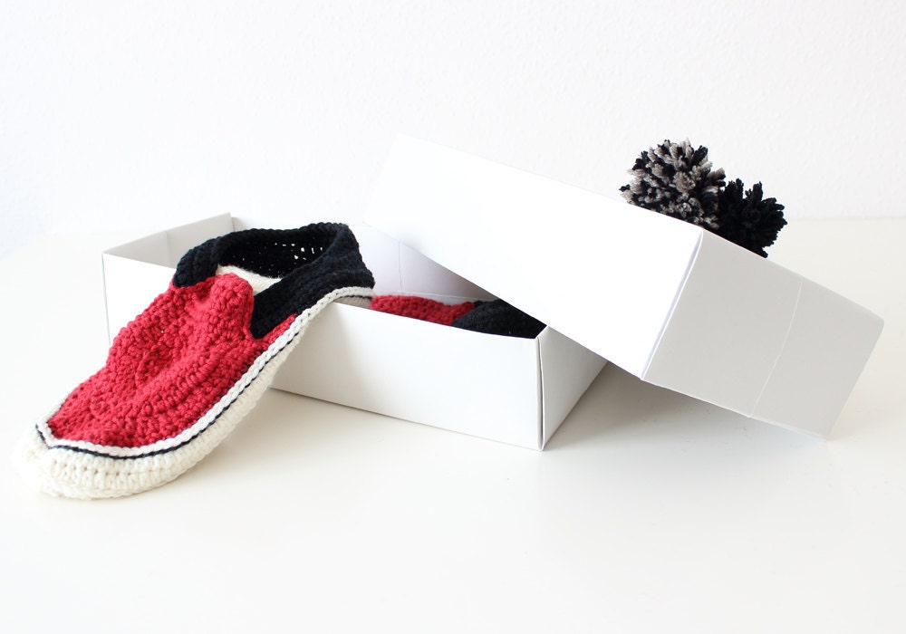 Vans style slippers on the gift box