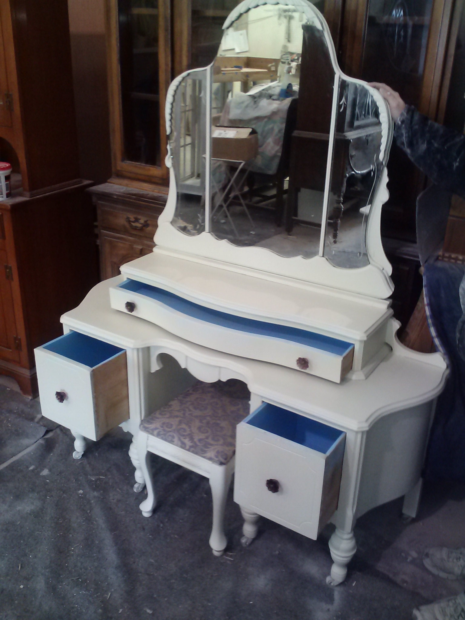 vintage painted furniture, shabby chic, modern mid century, rustic, farmhouse, cottage, beach, country