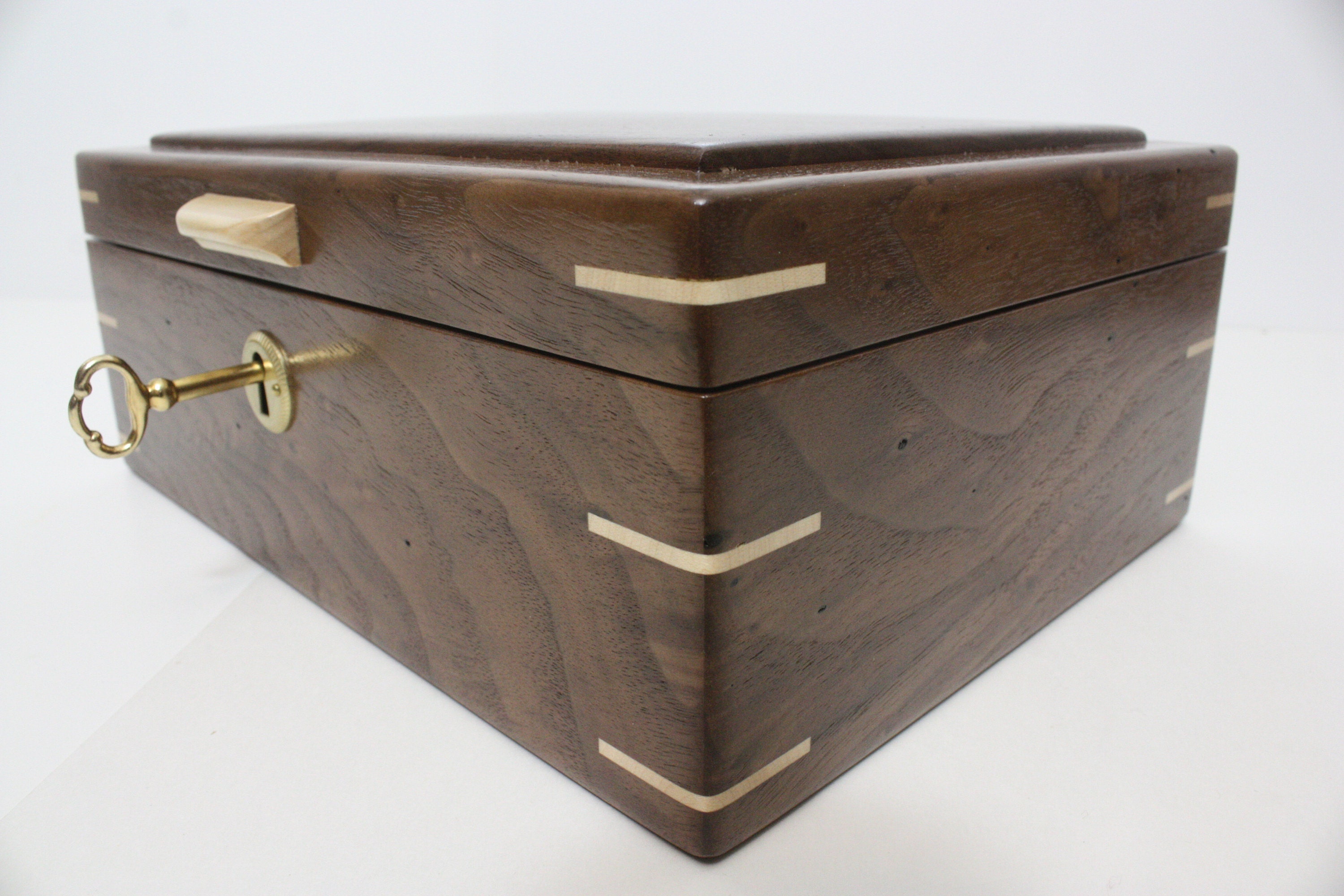 Locking Walnut Box with Maple Corner Splines