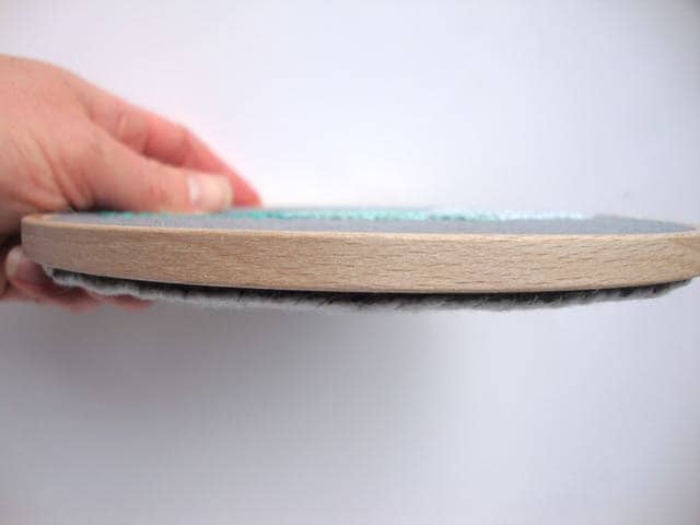 Back your embroidery hoop: the neat and tidy results