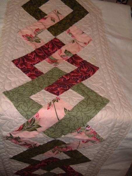 Heres a little table runner I practiced feathers on.