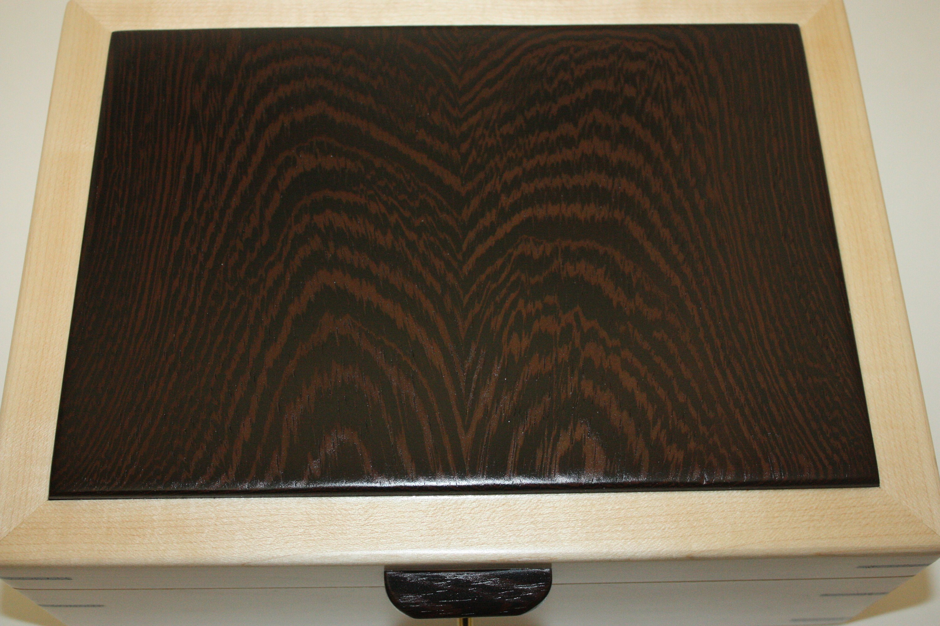 Plain Sliced Wenge Wood Lid on Box