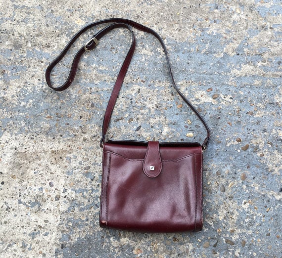 chestnut leather shoulder bag