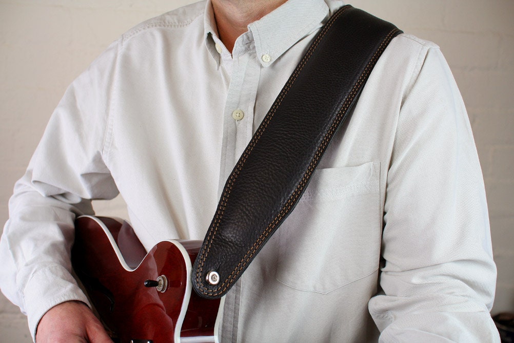Pinegrove BS63 Bass Guitar Strap looks great on any guitar.