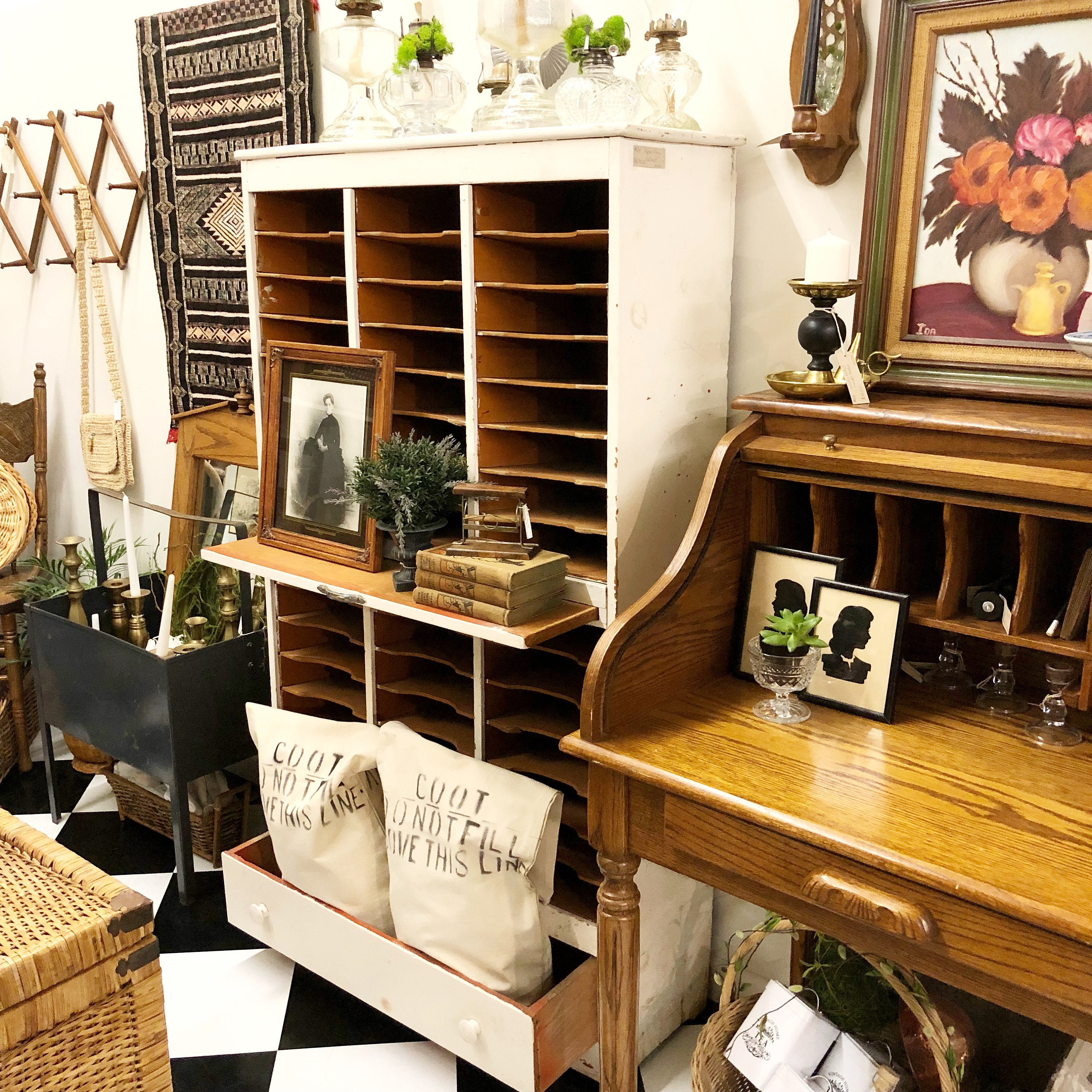 Mendez Manor pomona antique mart