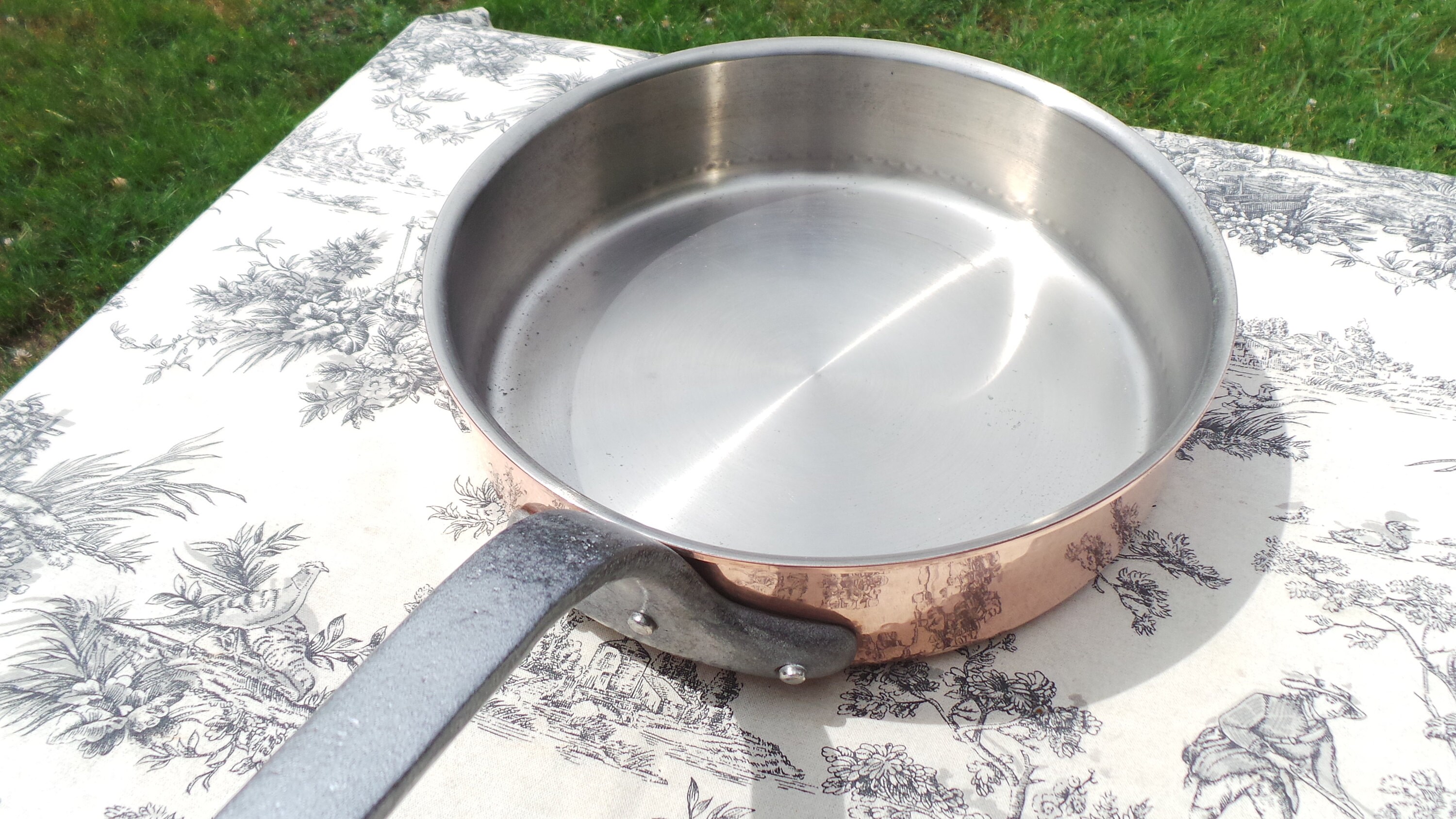 Copper vs. Stainless steel vs. Non-stick pans: What's the best?