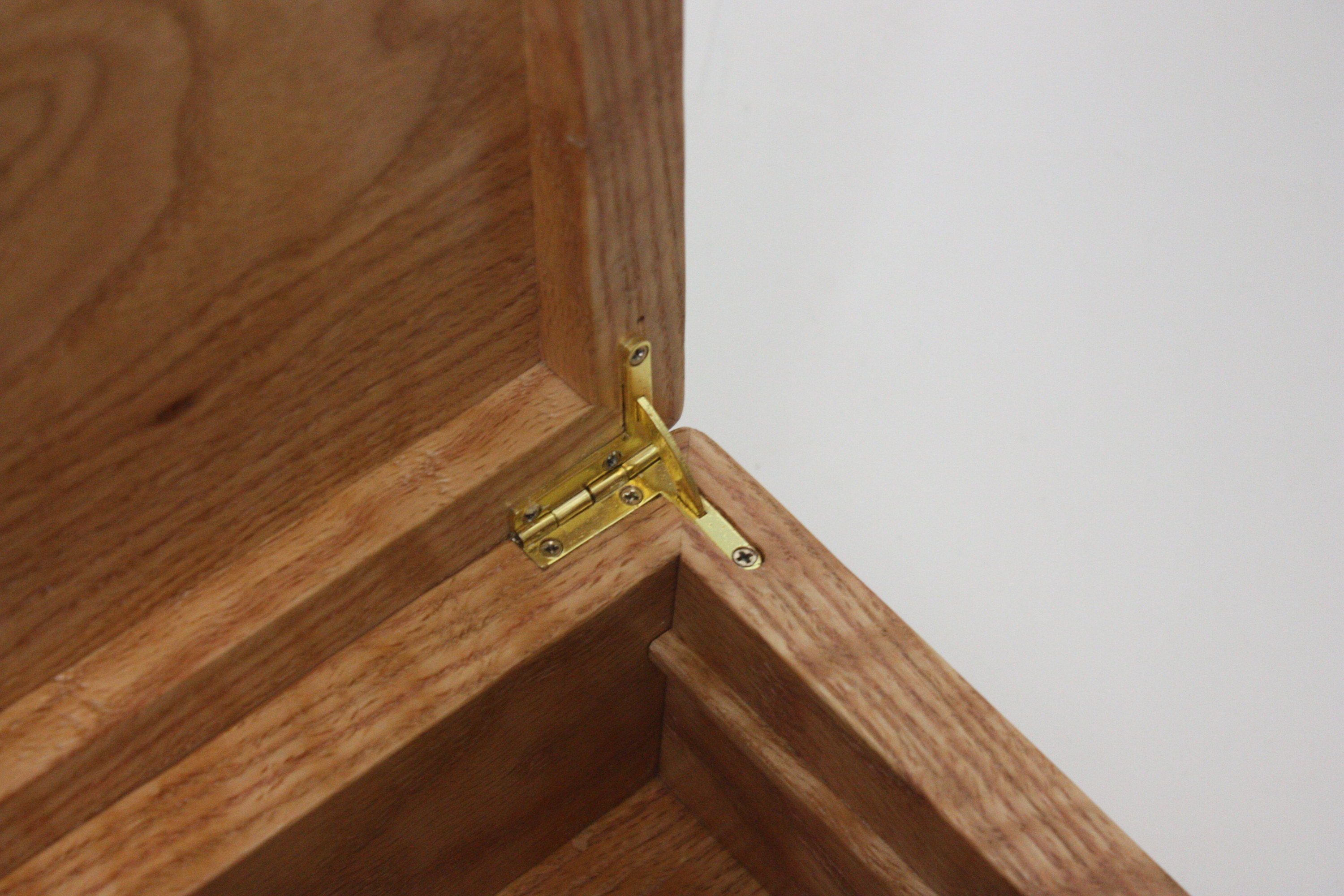 Box with Quadrant Hinge