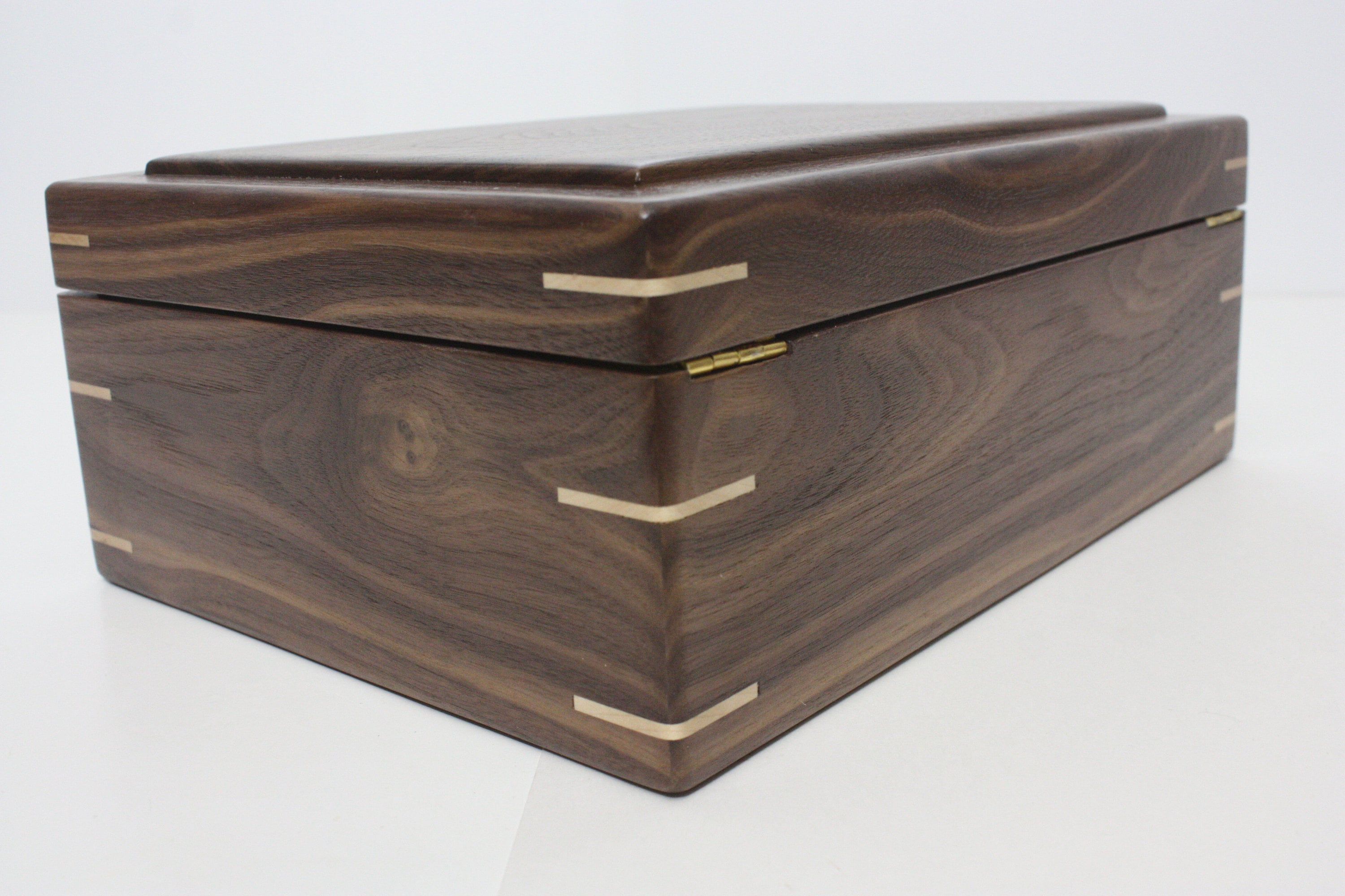 Box with Quadrant Hinges