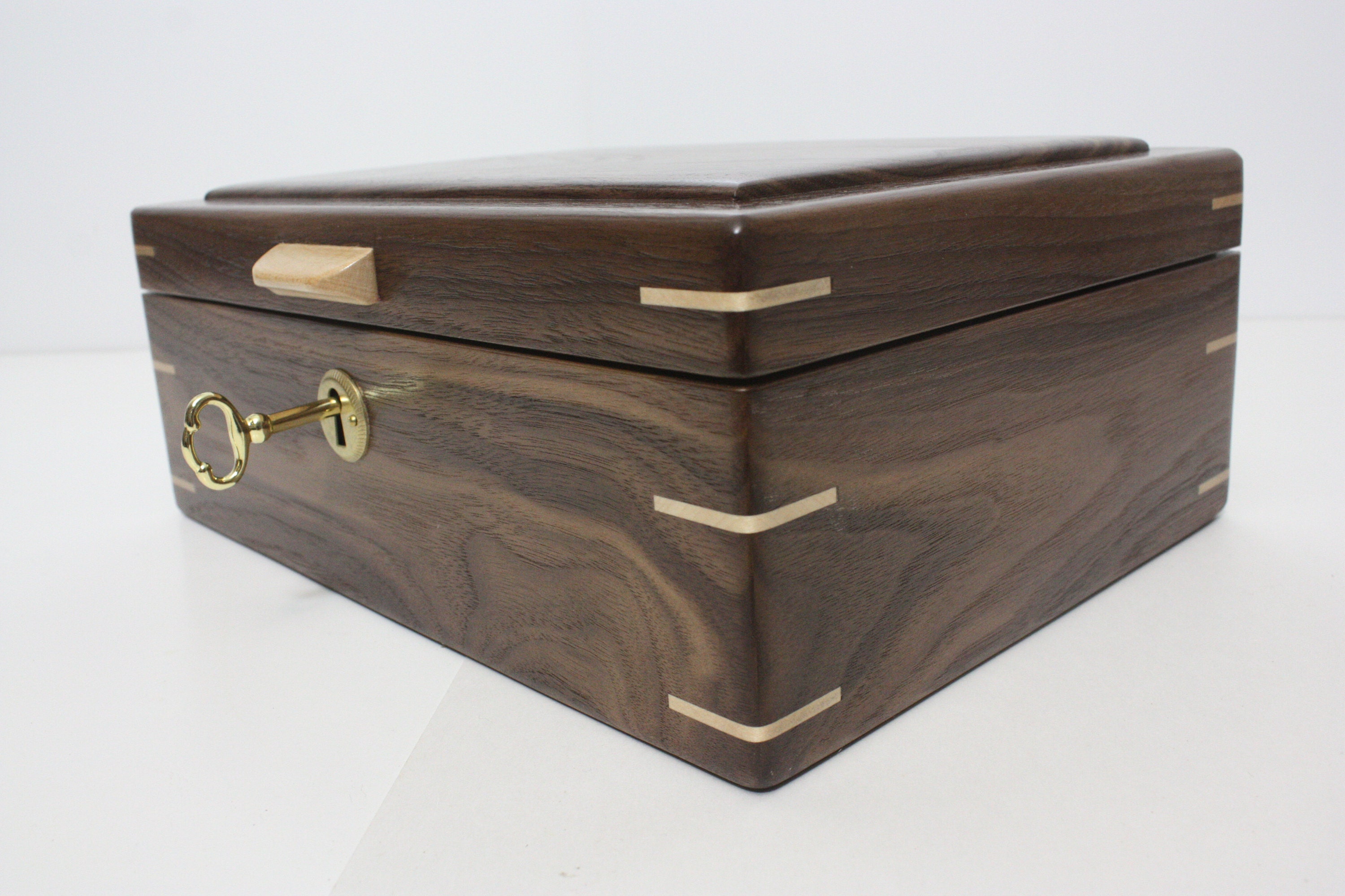 Black Walnut Box with Maple Handle and Corner Splines