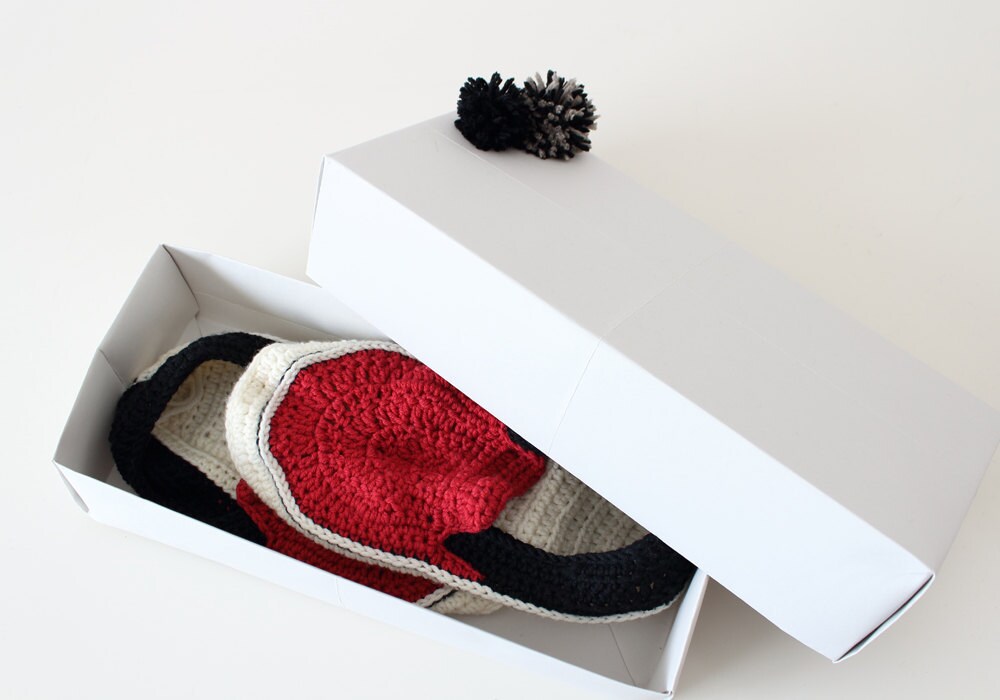Vans style slippers on the gift box