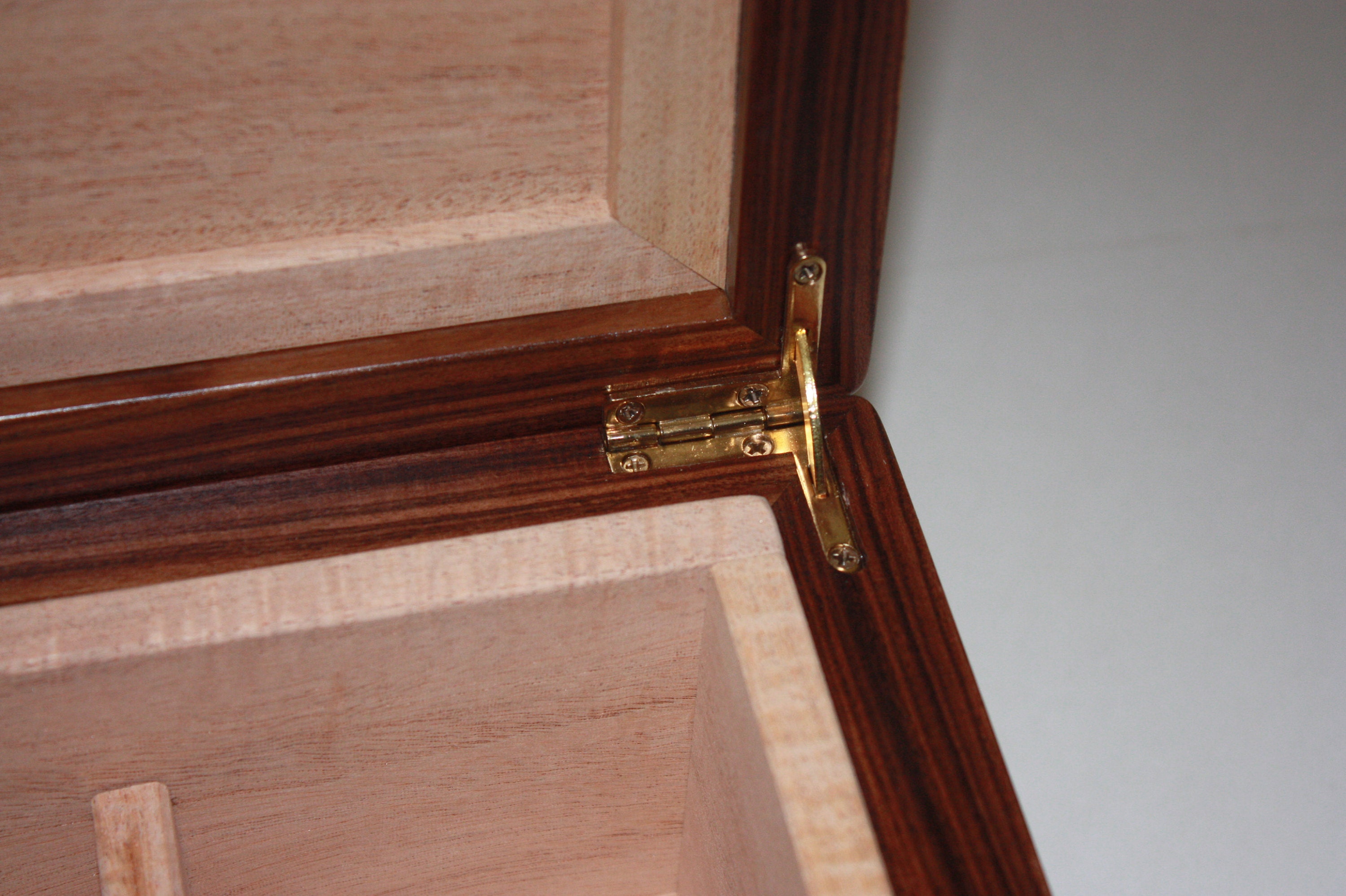 Quadrant Hinge in Humidor