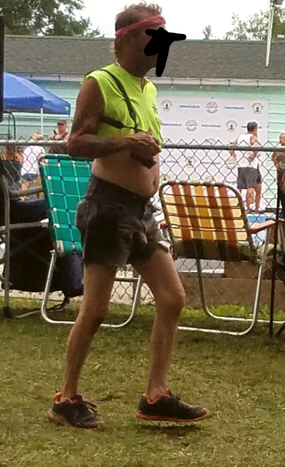 Creative hole cut in shorts