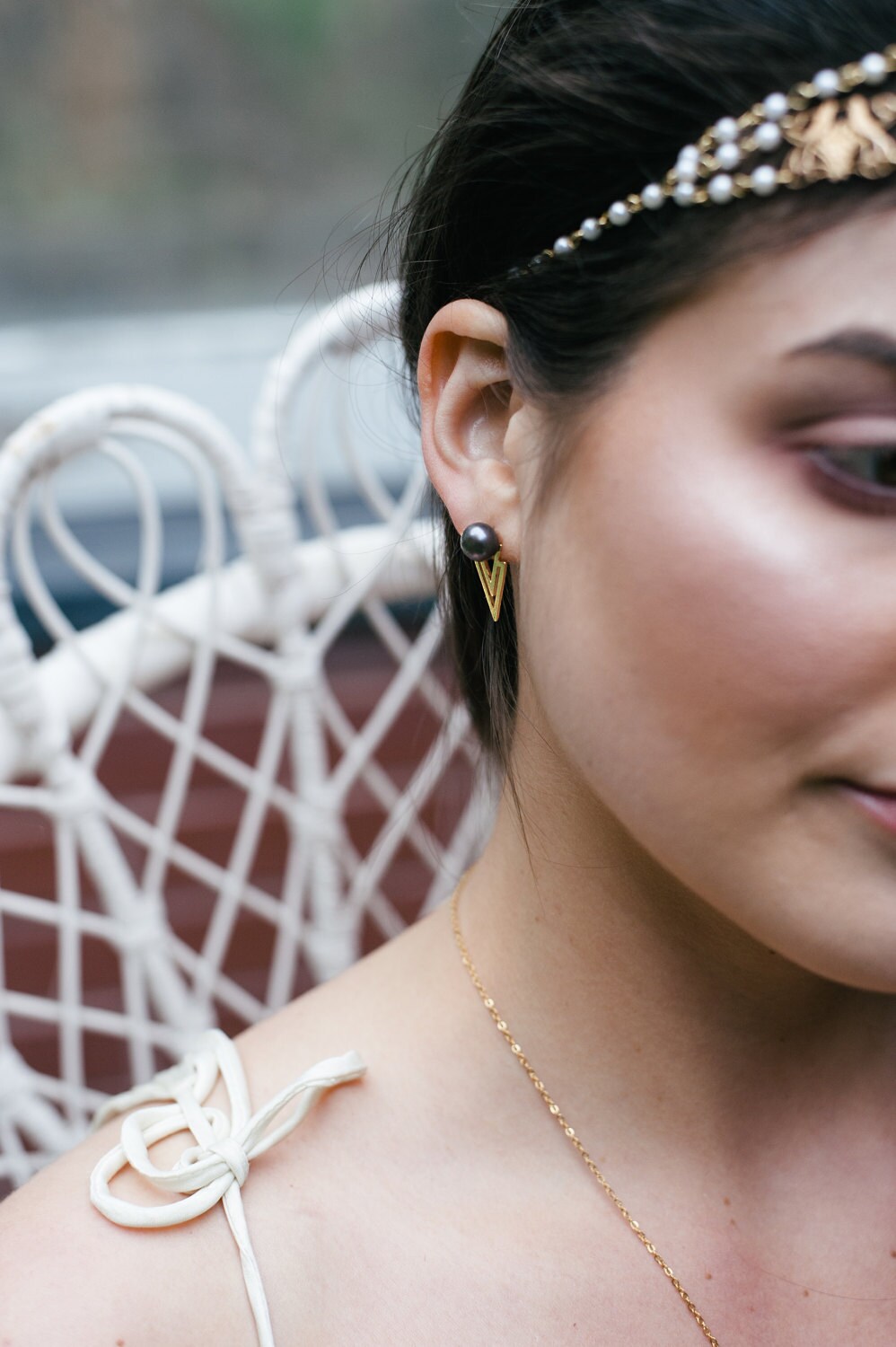 Molitor black pearl triangle earrings