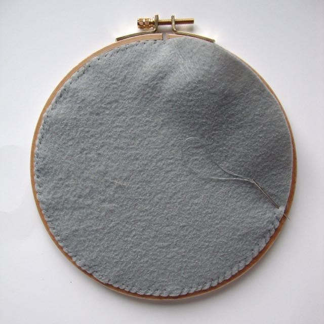Back your embroidery hoop: almost done!