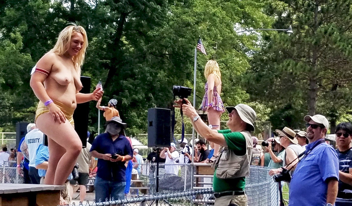 Nudes A Poppin 2017 perimeter stage