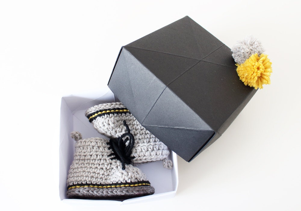 The perfect box to your baby crochet shoes