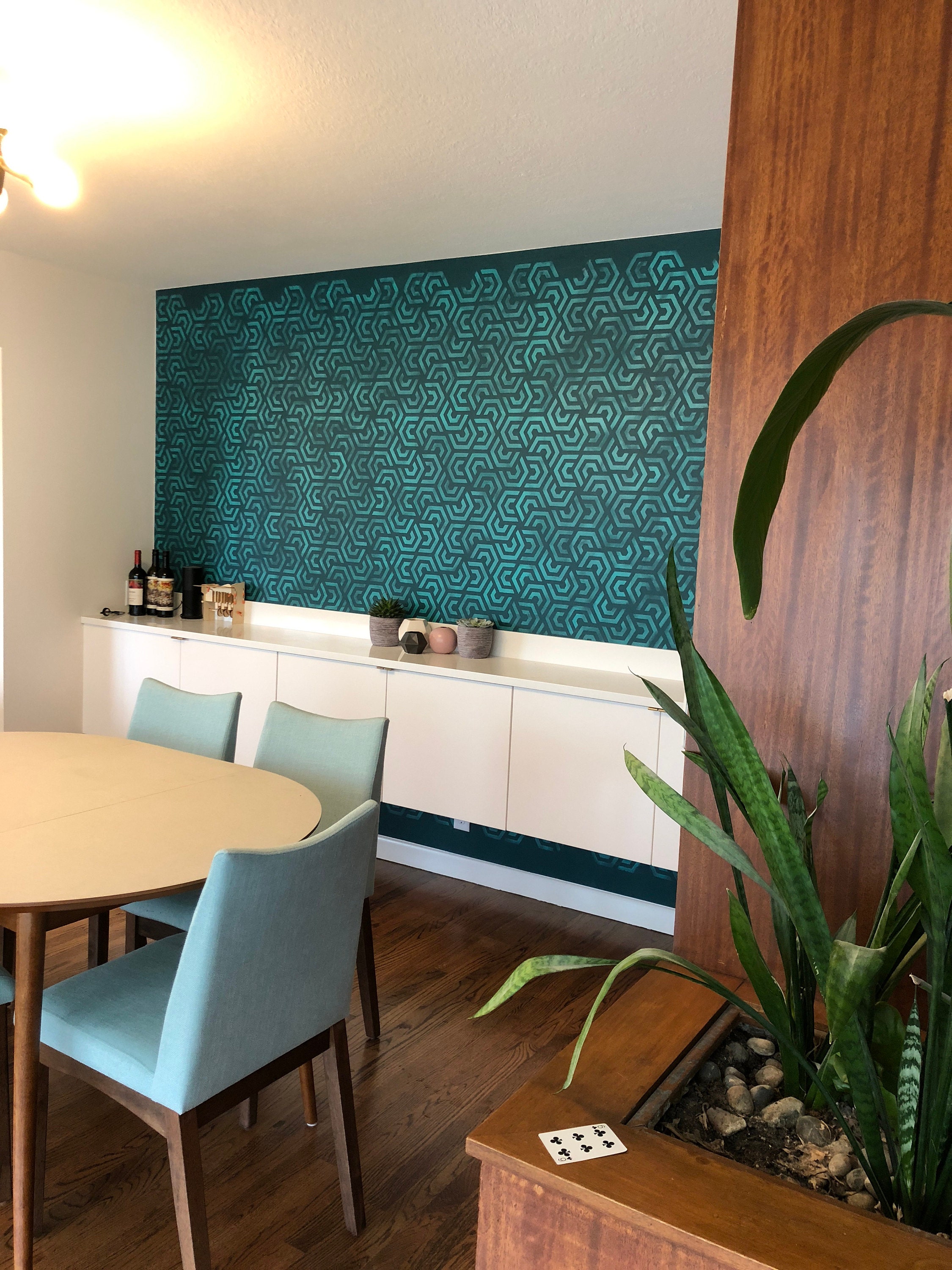 Stencil wall